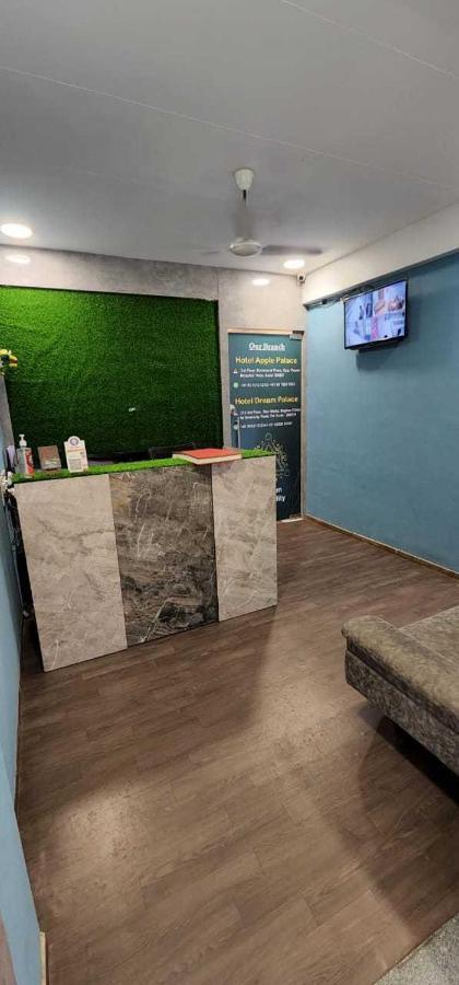 Oyo Hotel Apple Inn Surat Bagian luar foto