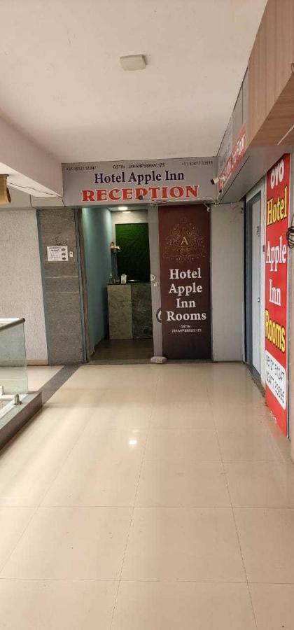 Oyo Hotel Apple Inn Surat Bagian luar foto