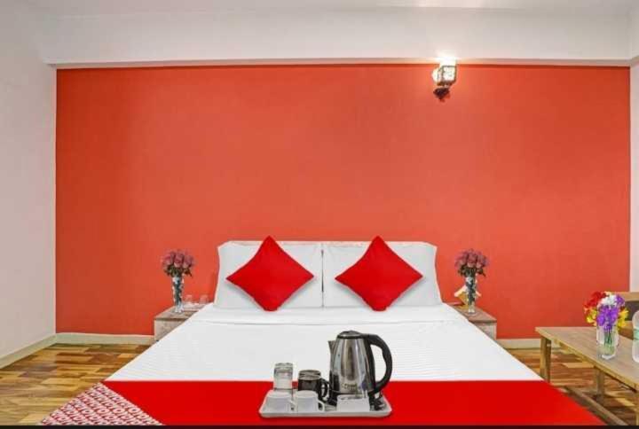 Oyo Hotel Apple Inn Surat Bagian luar foto