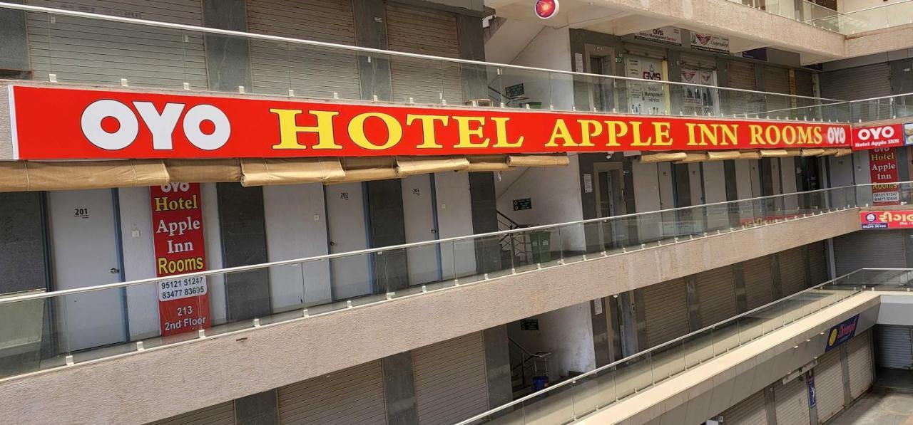 Oyo Hotel Apple Inn Surat Bagian luar foto